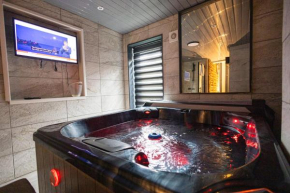 Elegant 1Bedroom Flat with Jacuzzi in a Prime Location